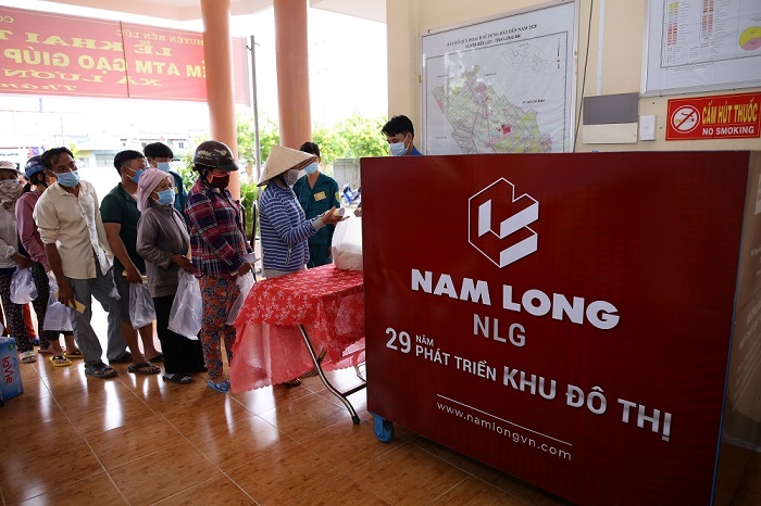 nam-long-group-sponsored-rice-atms-supporting-long-ans-residents-through-difficult-time (1)